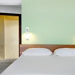 The Wave House - Seaside Haven Daire