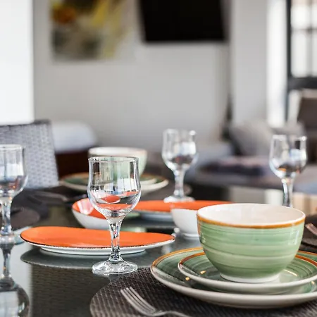 The Wave House - Seaside Haven *