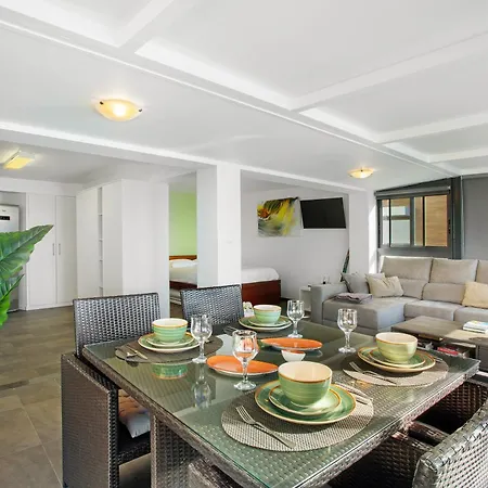 The Wave House - Seaside Haven Apartment