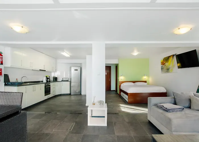 The Wave House - Seaside Haven 아파트