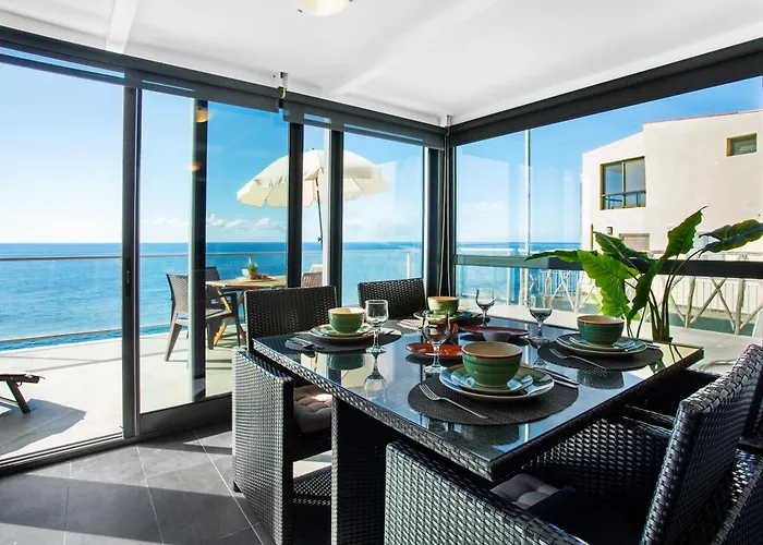 The Wave House - Seaside Haven *